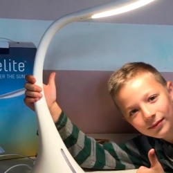 Відеоогляд настільної лампи Intelite Desklamp 9W white (DL2-9W-WT)
